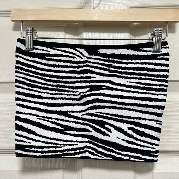 Aritzia Babaton zebra print bandeau top - Picture 2 of 3
